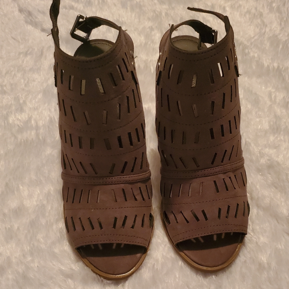 Women's shoes